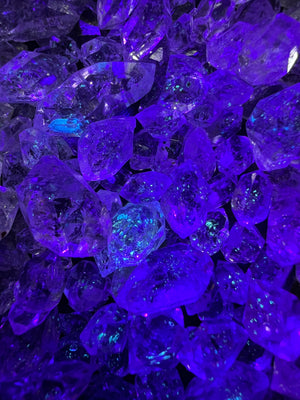 Carbon Quartz Crystal (25 Grams)(UV Reactive) Mini Small Tiny Crystals Rough Raw Stones Gemstones